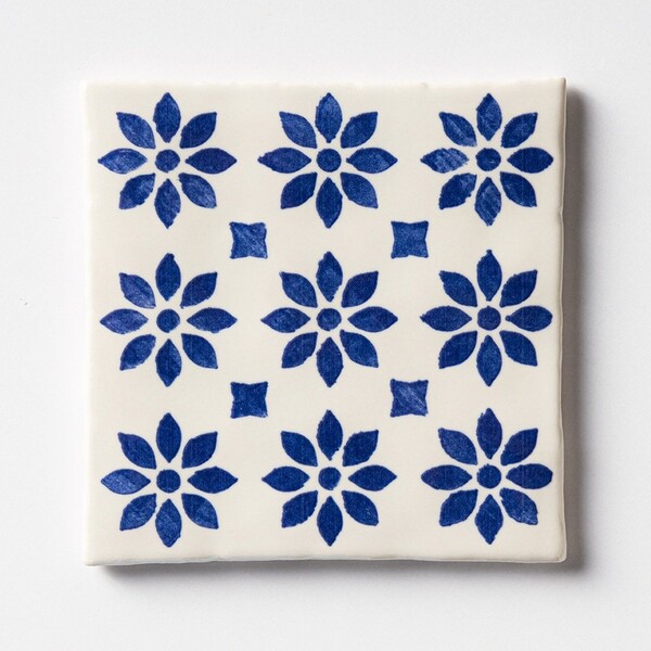 Calais Glossy Ceramic Tile 6×6 Image