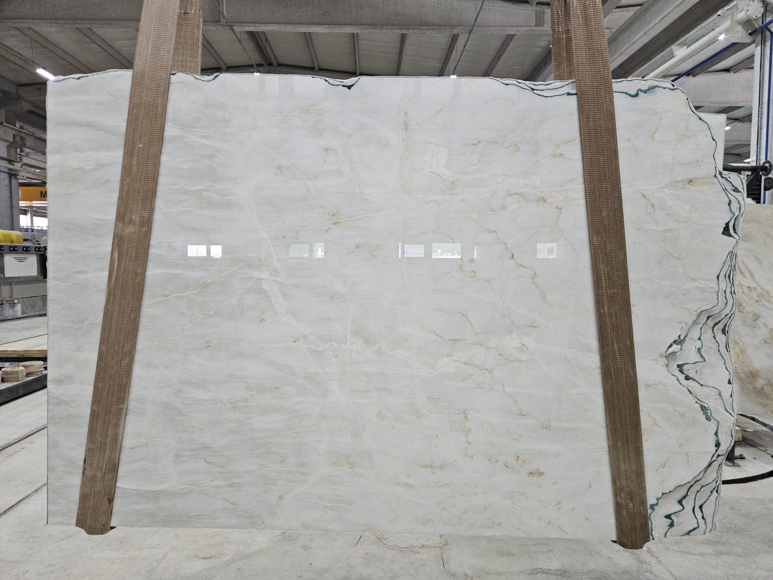 Calacatta Amber Polished Slab 3022-2571